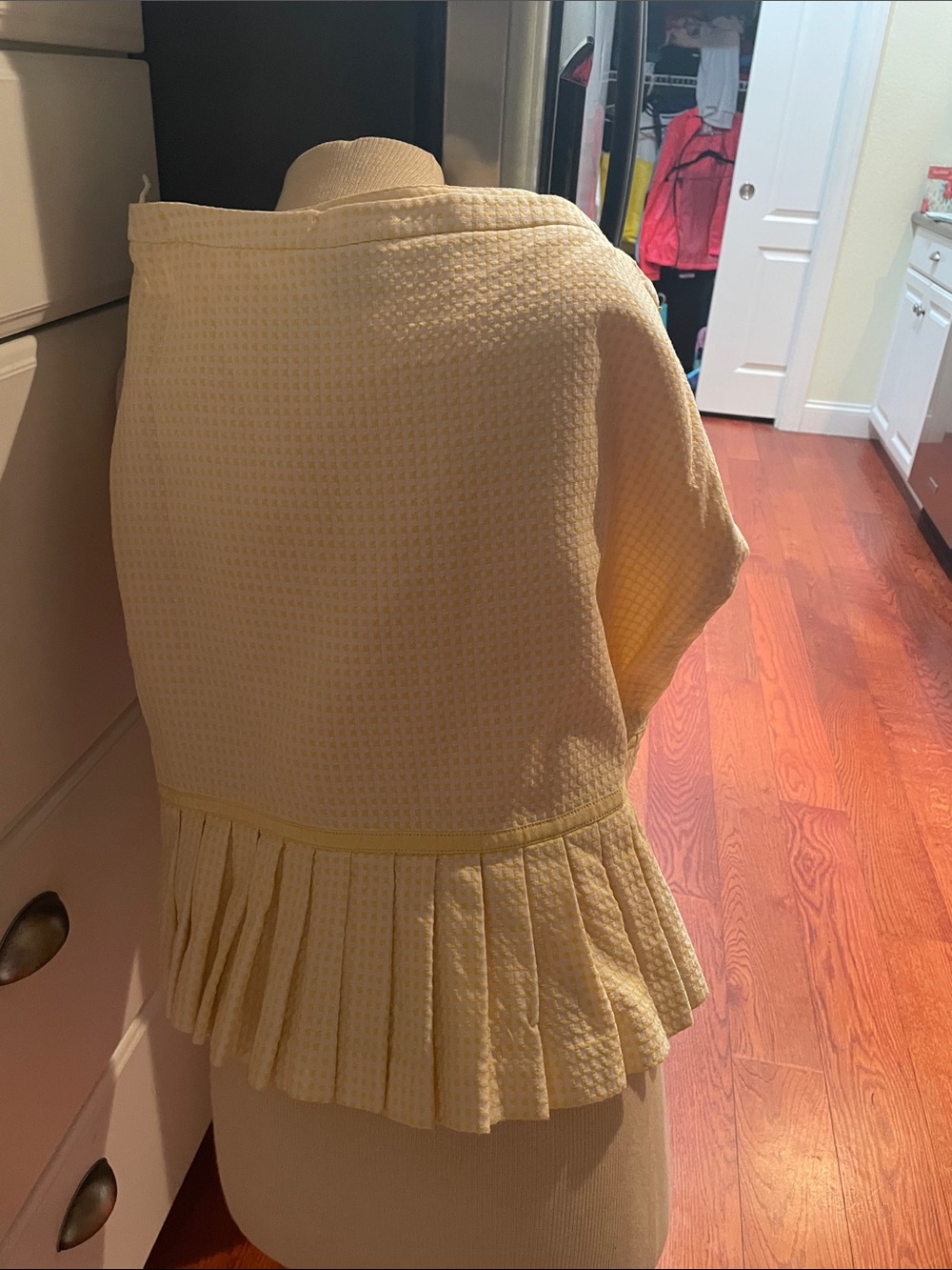 Kasper Yellow Pleated-Hem Short Sleeve Waffle Knit Top